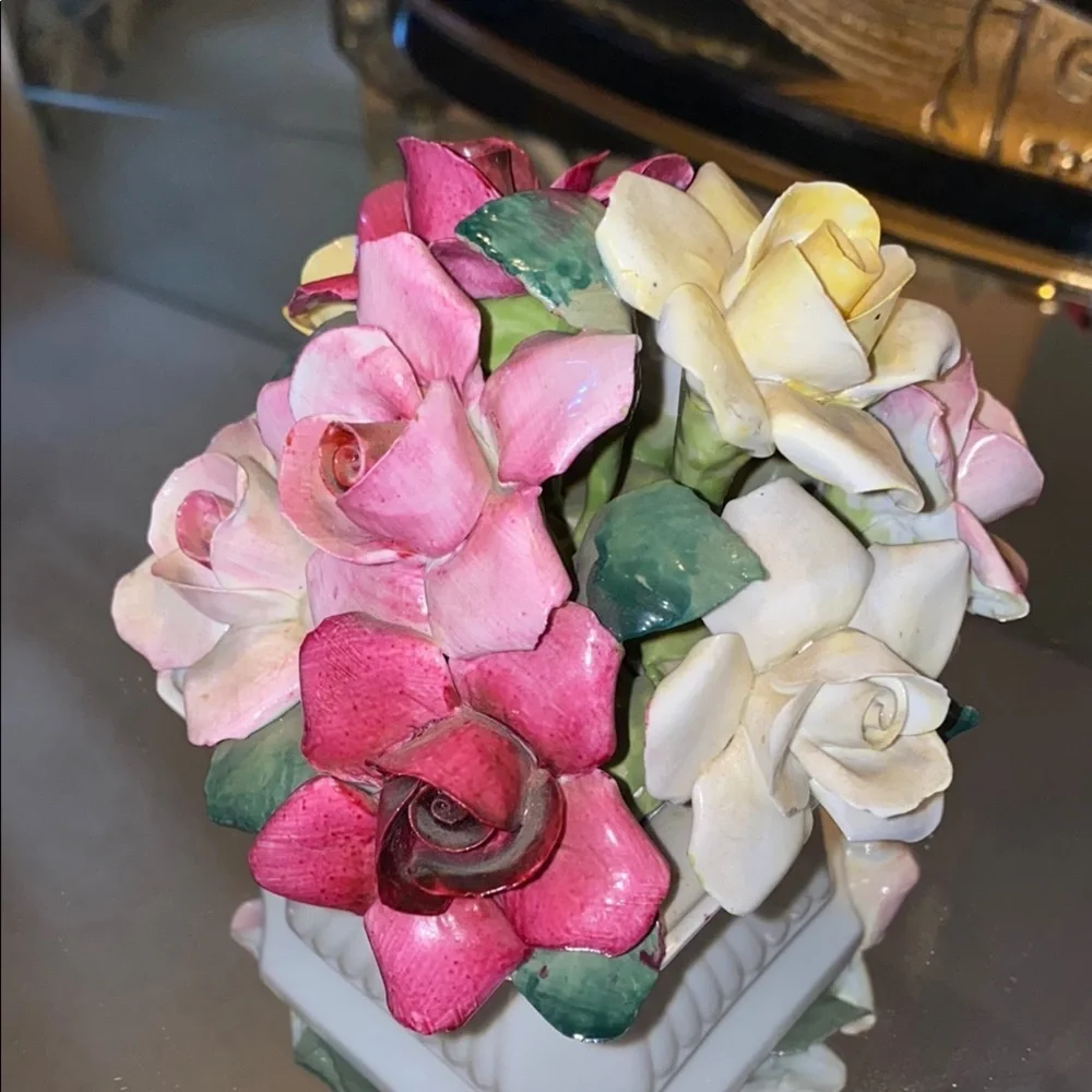 Box41 Vintage Crown Staffordshire Fine Bone China Elegant Rose Floral Bouquet